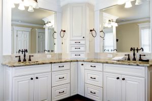 4 Ideas for Expanding a Tiny Bathroom