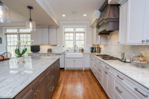 Kitchen Cabinets: Lighter or Darker?